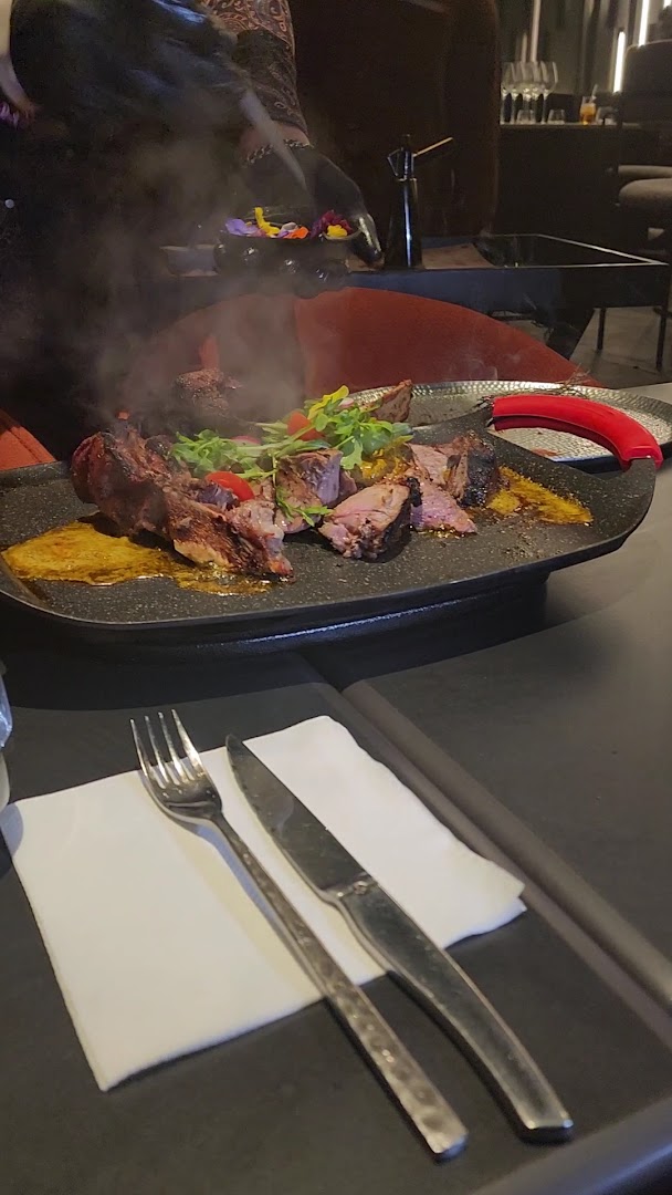 West Abidjan: appetizing food presentation and atmosphere