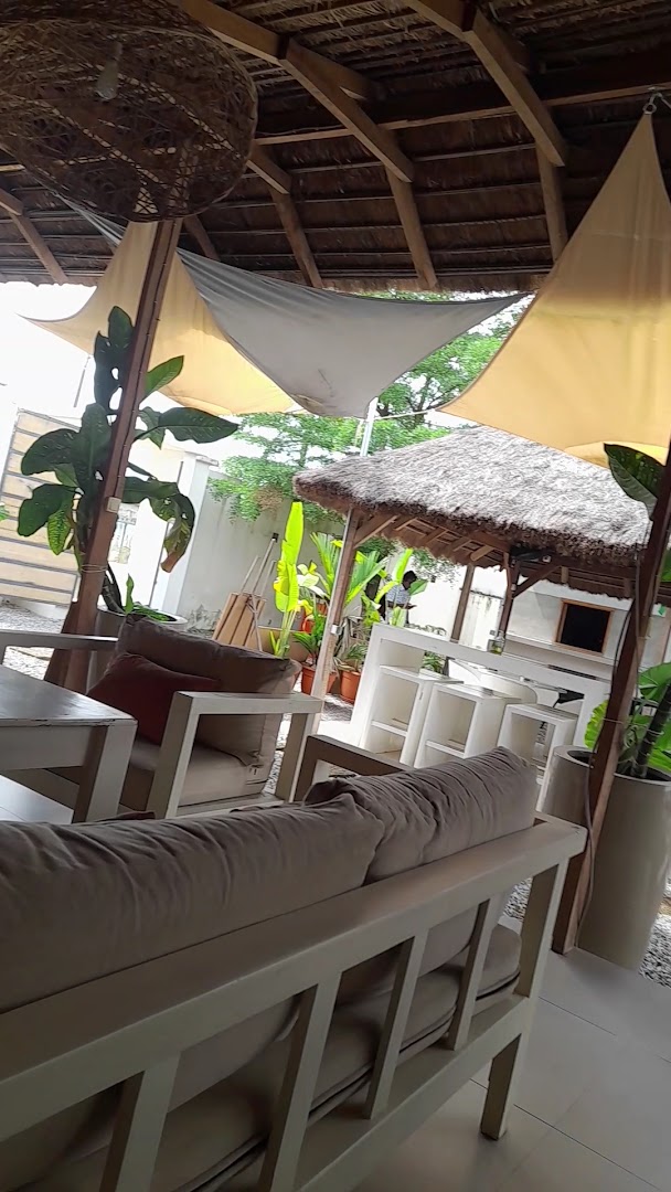 Afropolitain Lounge: inviting and clear venue atmosphere