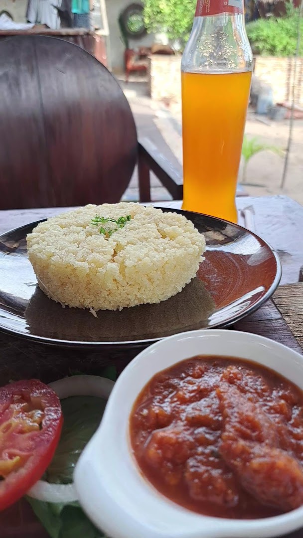 Coco Grill: appetizing food and drink presentation