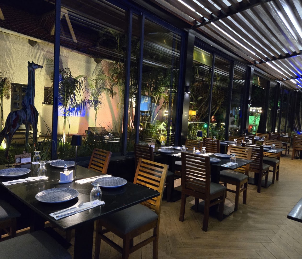 Copa del Mare by Elio: inviting restaurant interior atmosphere