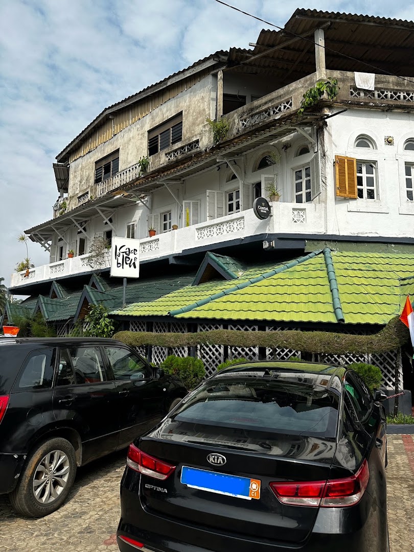 La Case Bleue: clear exterior shot of restaurant