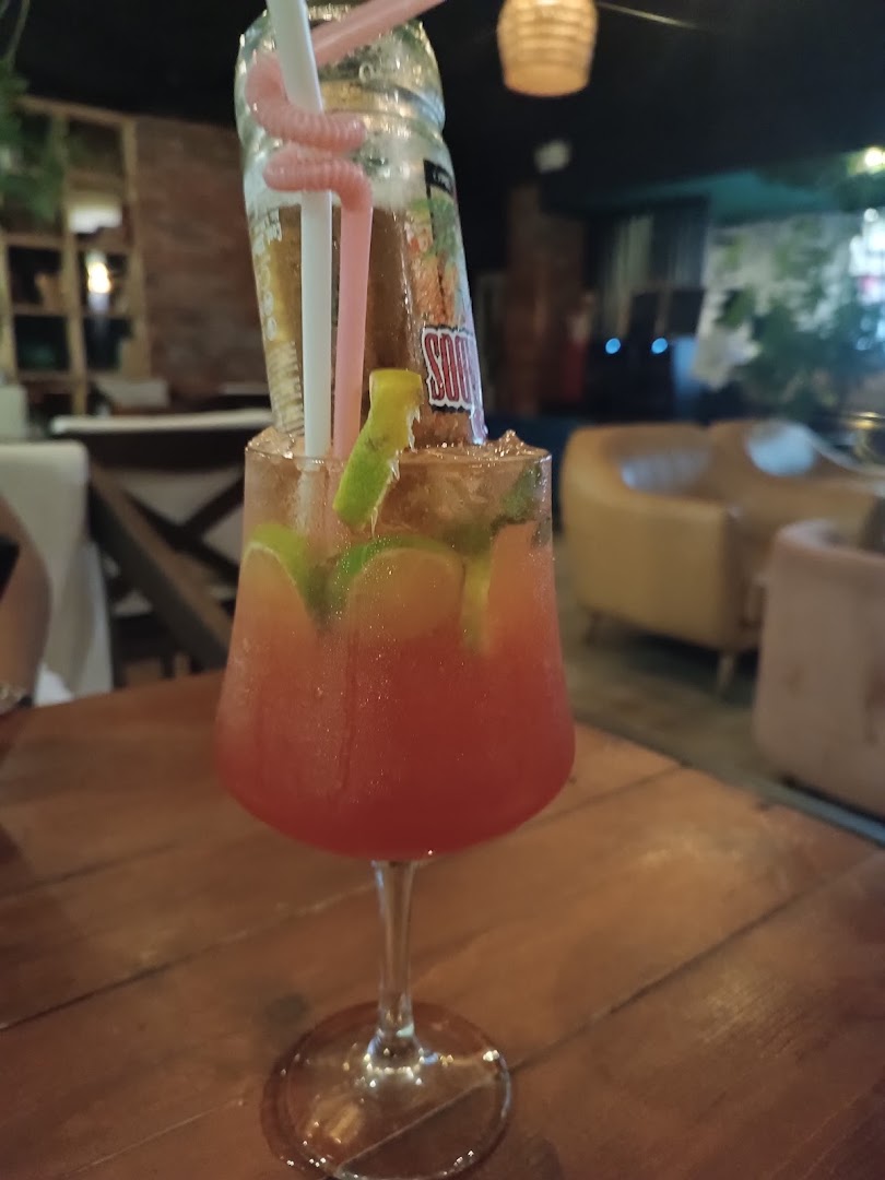 Le Jung Restau. Lounge: appetizing cocktail photo