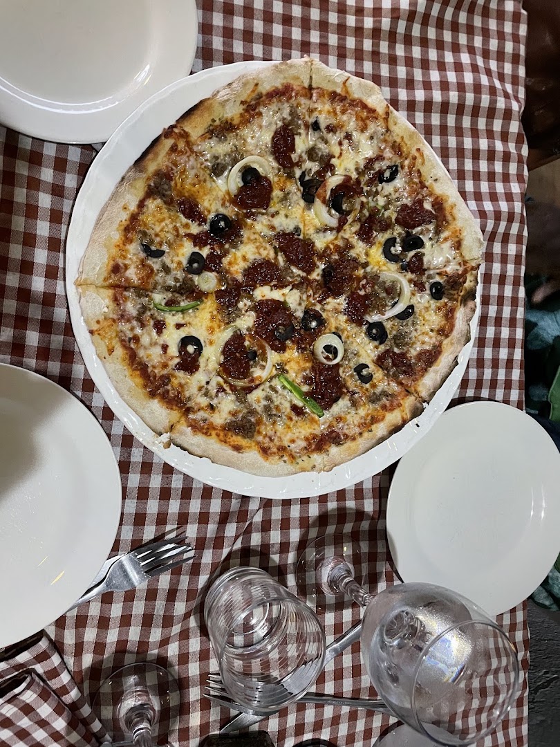 Les Moutons de la Pizza: appetizing photo of restaurant pizza