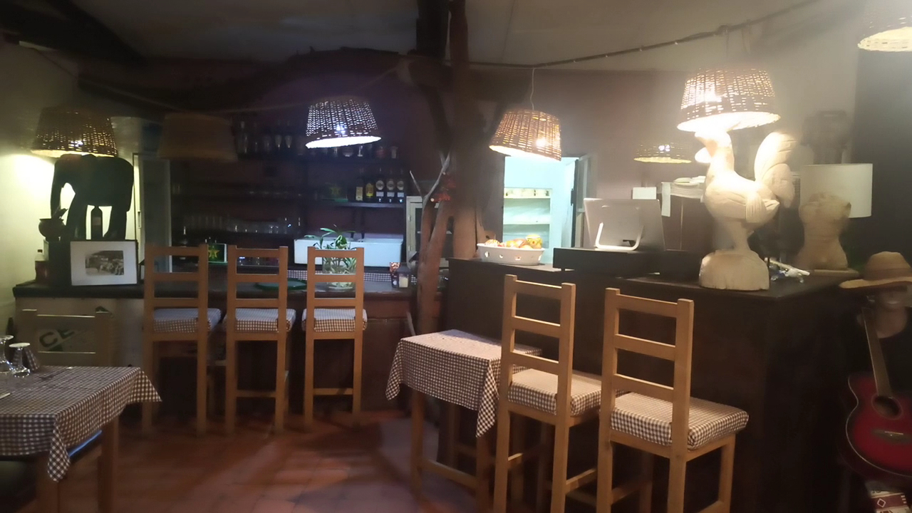 Les Moutons de la Pizza: clear view of restaurant interior
