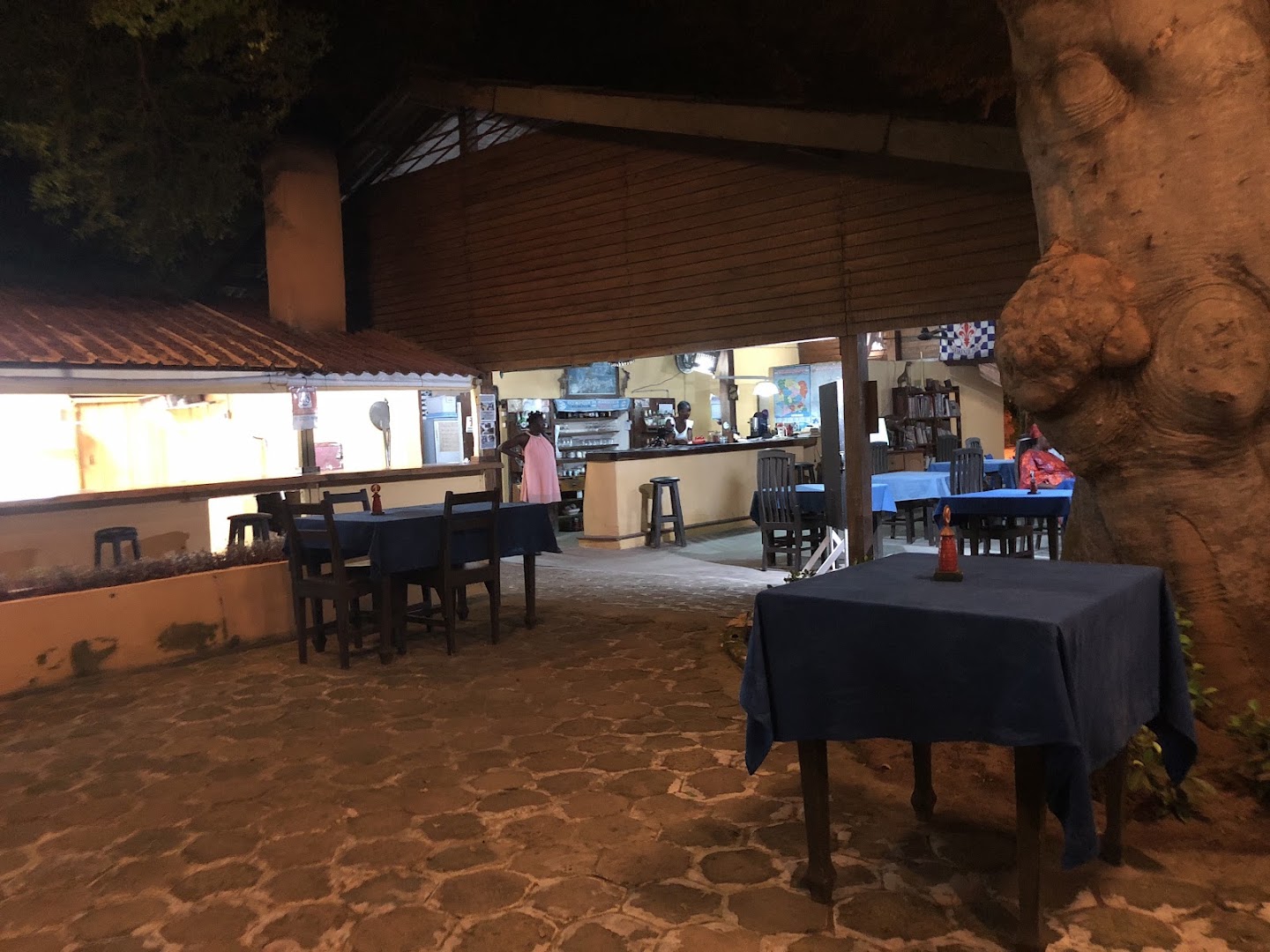 Maquis Le Quai: clear view of restaurant atmosphere