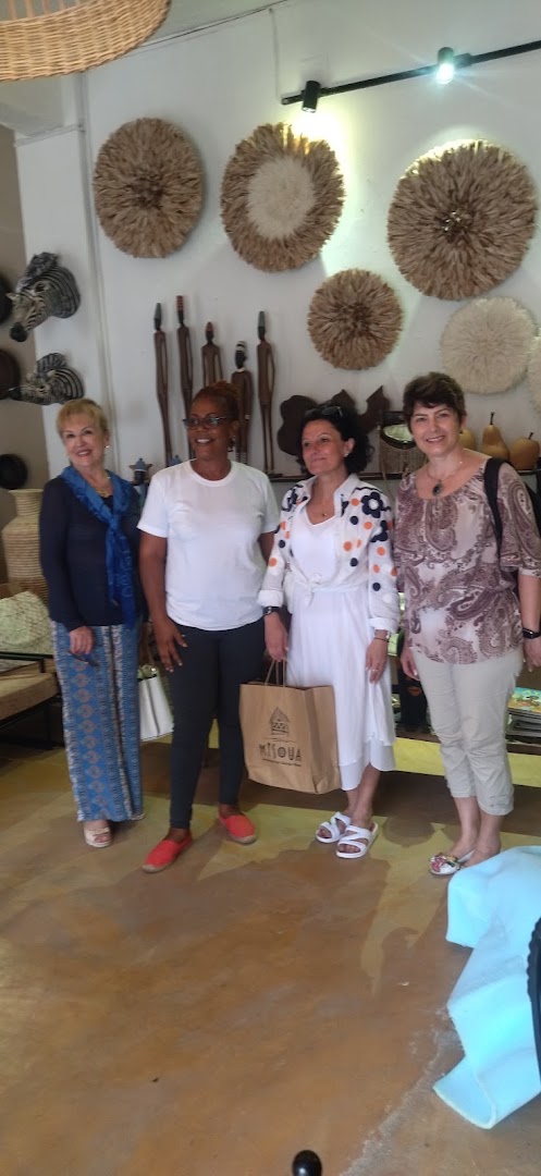 Misoua: customers enjoying the shop