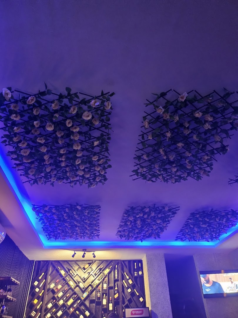 The Select Bar & Lounge: venue interior and atmosphere