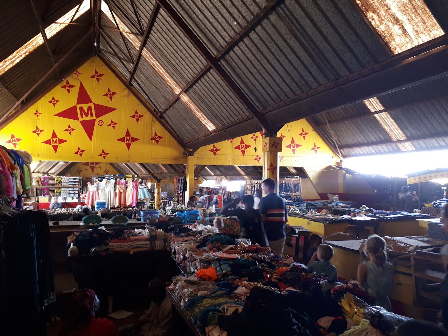 Grand Tchedal Market: clear view of market interior