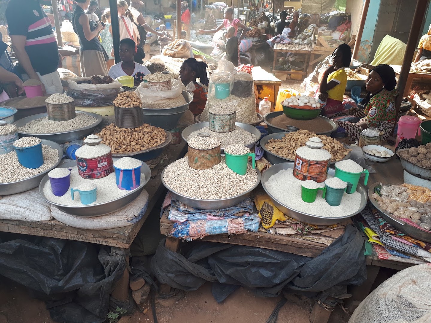 Grand Tchedal Market: authentic market product display