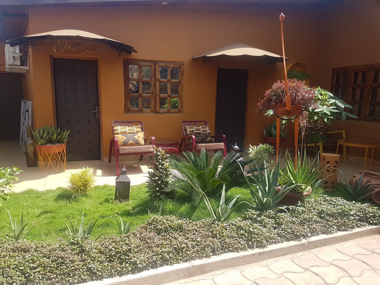 Obali Lunch: clear photo of restaurant exterior