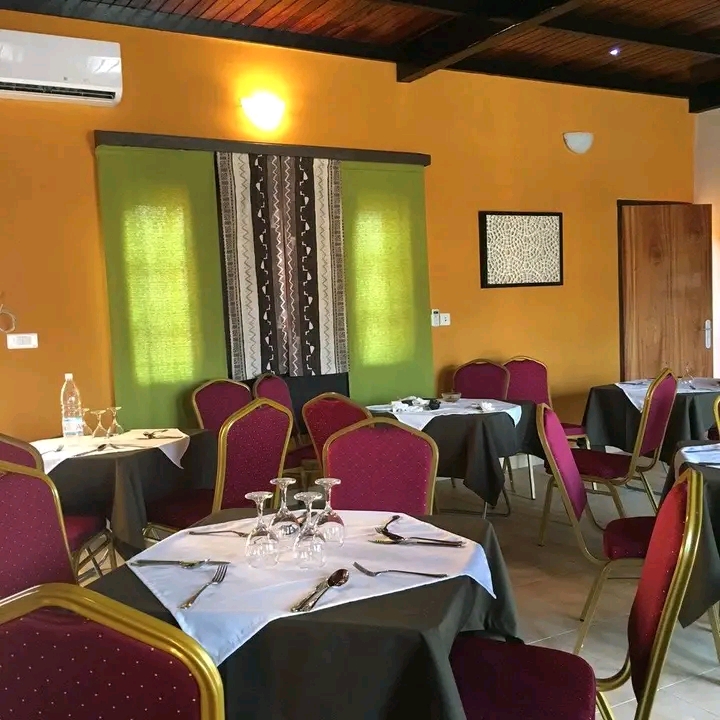 Obali Lunch: clear photo of restaurant interior