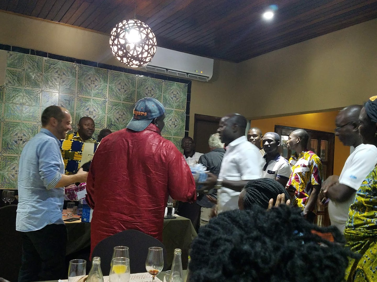 Obali Lunch: lively restaurant atmosphere