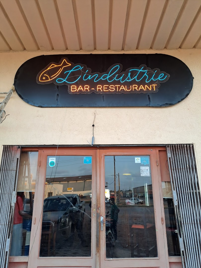 Bar de l'Industrie El Pescador: clear exterior shot of venue