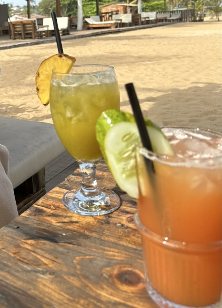 Klaman Beach: appealing photo of bar drinks