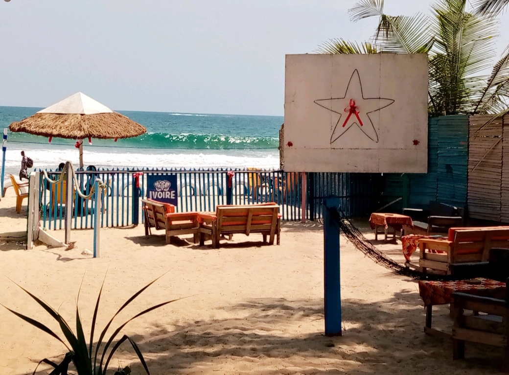La Paillote Gourmande: inviting beach restaurant atmosphere