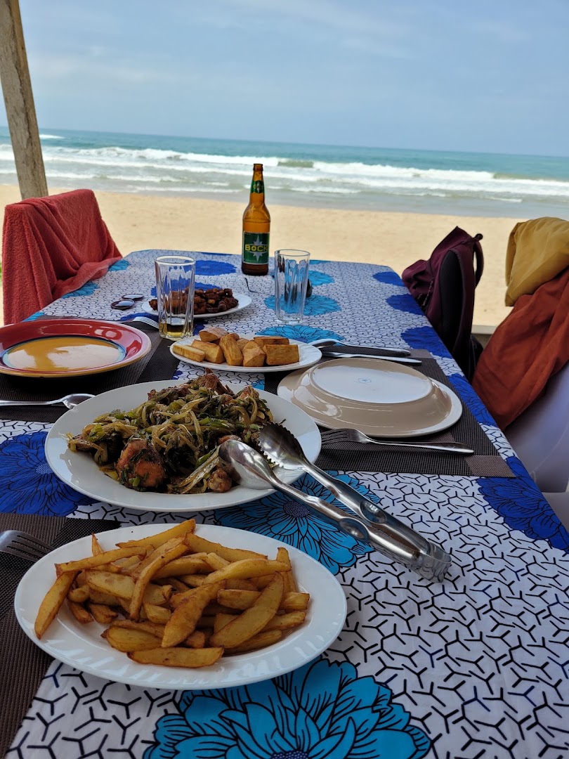 Ocean Food: appealing beachside dining atmosphere