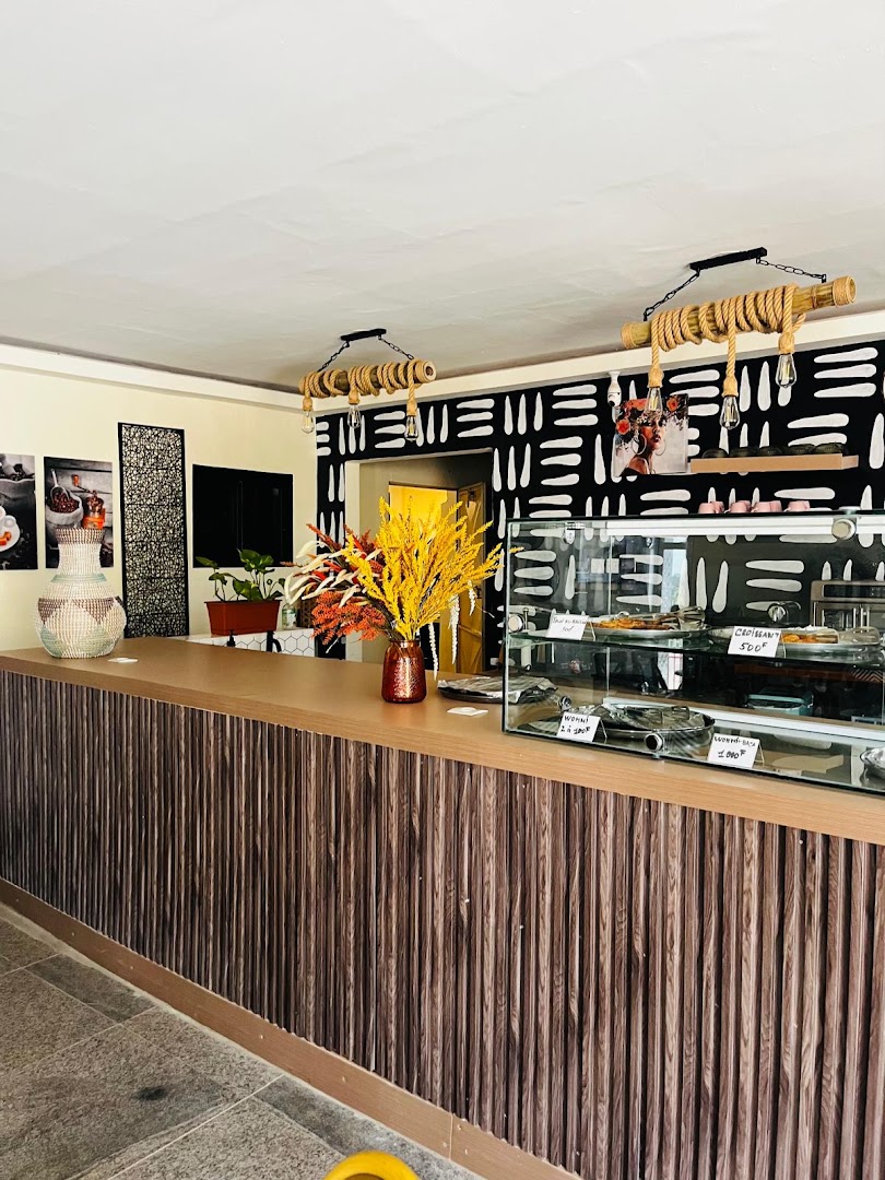Café Bonne Humeur: clear, professional interior shot