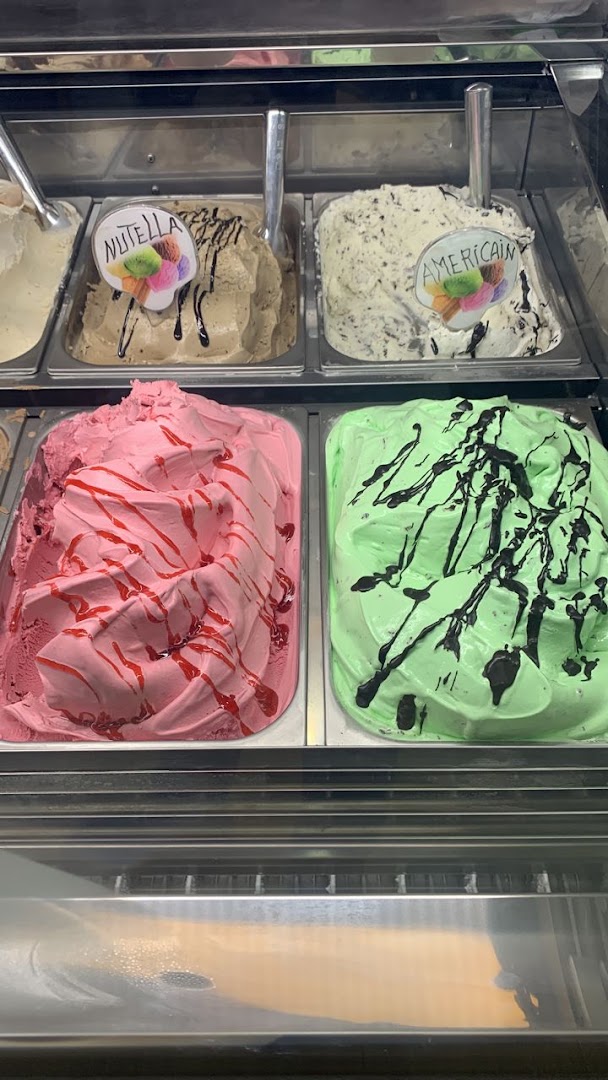 L'épi d'or Yamoussoukro: appetizing display of ice cream