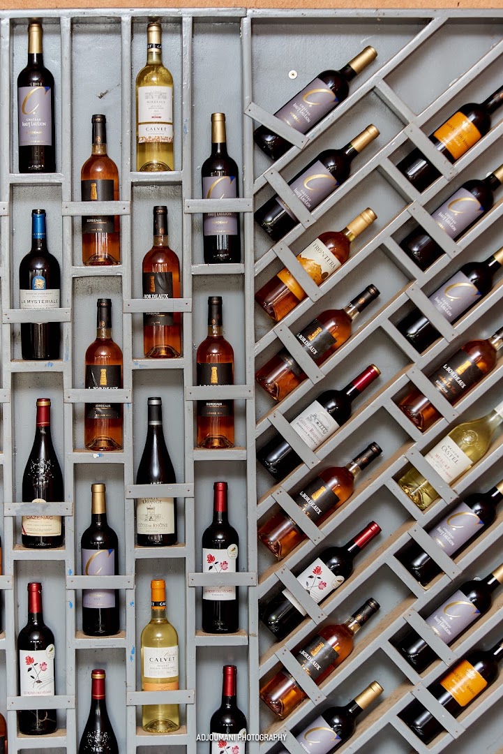 Le Boognak: professional wine display photo