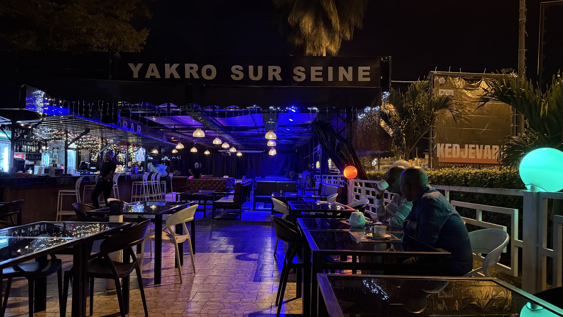 Yakro Sur Seine: inviting atmosphere of the restaurant