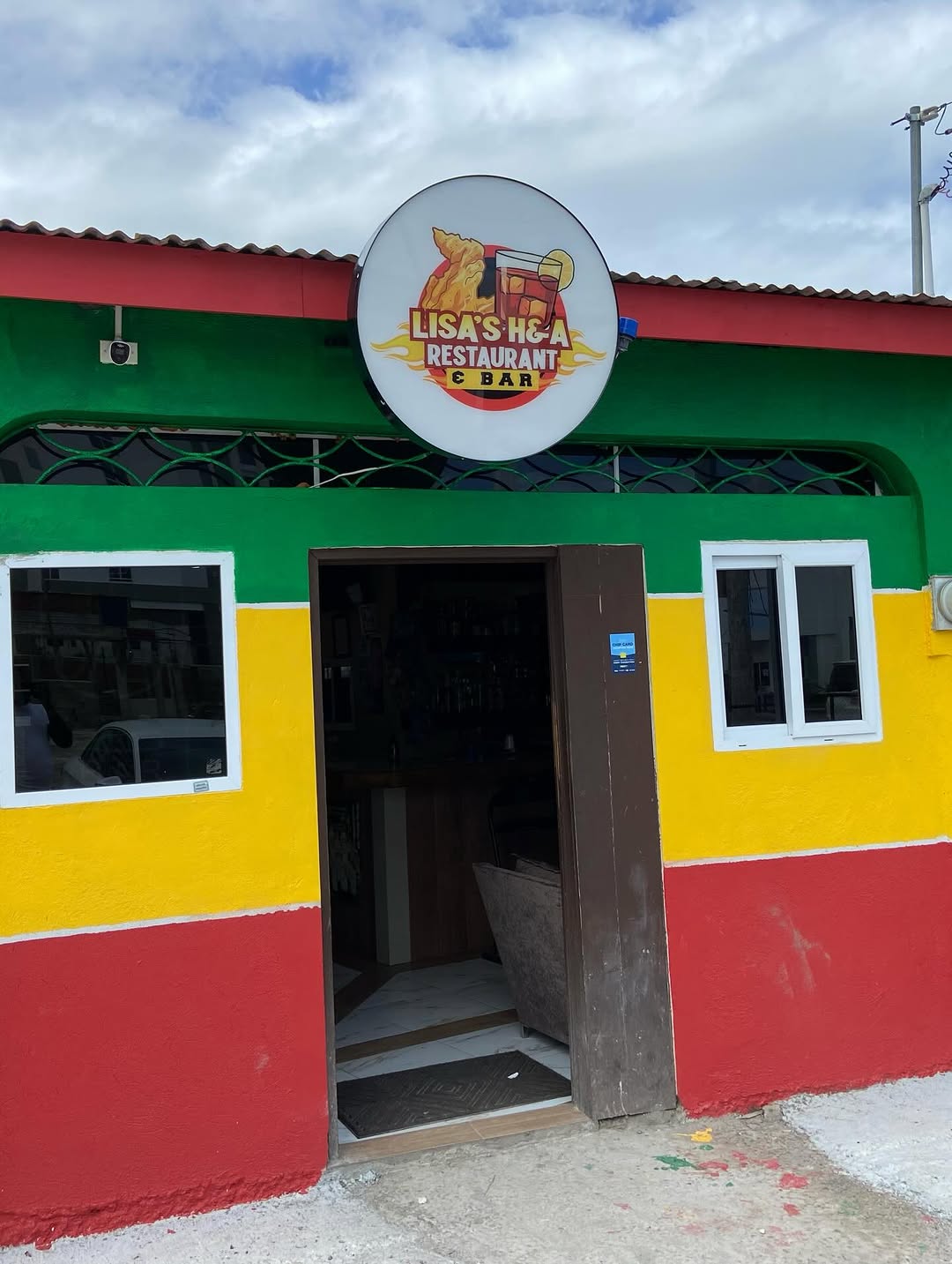 Lisa's H&A Restaurant Bar & Grill: clear exterior shot of venue