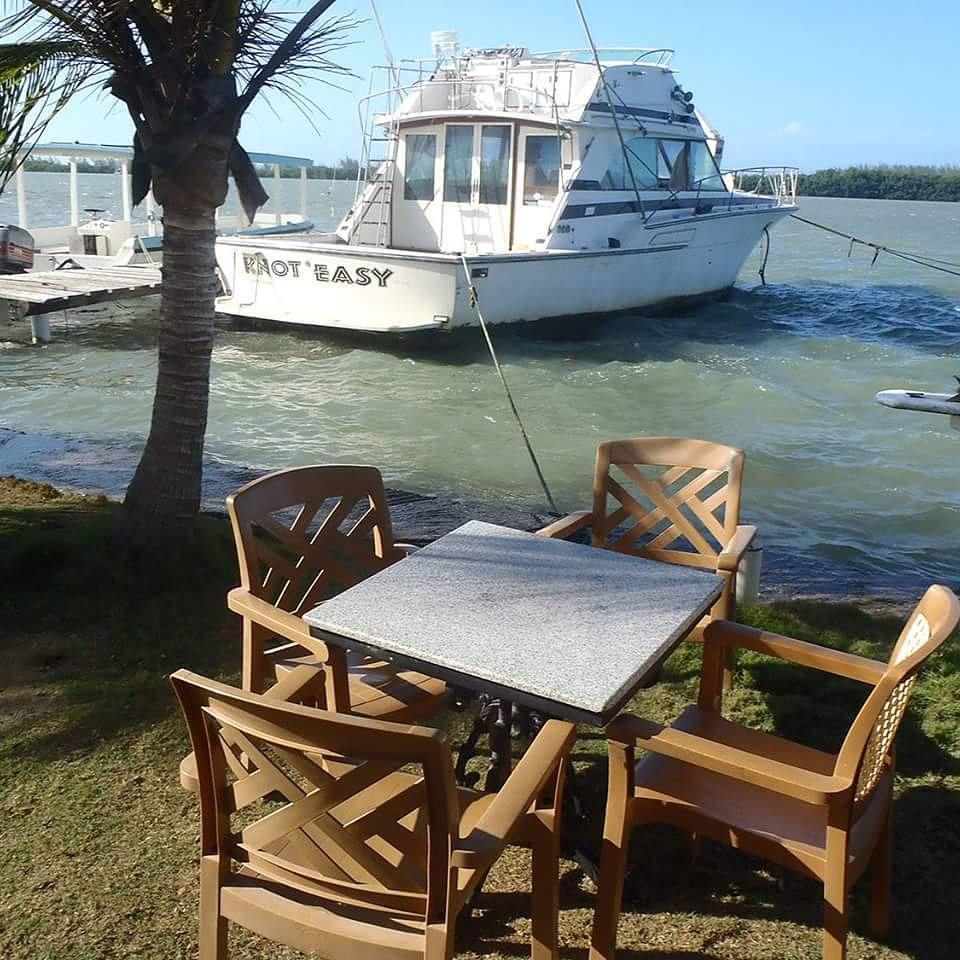 Rock Wharf Luminous Lagoon: attractive waterfront dining atmosphere