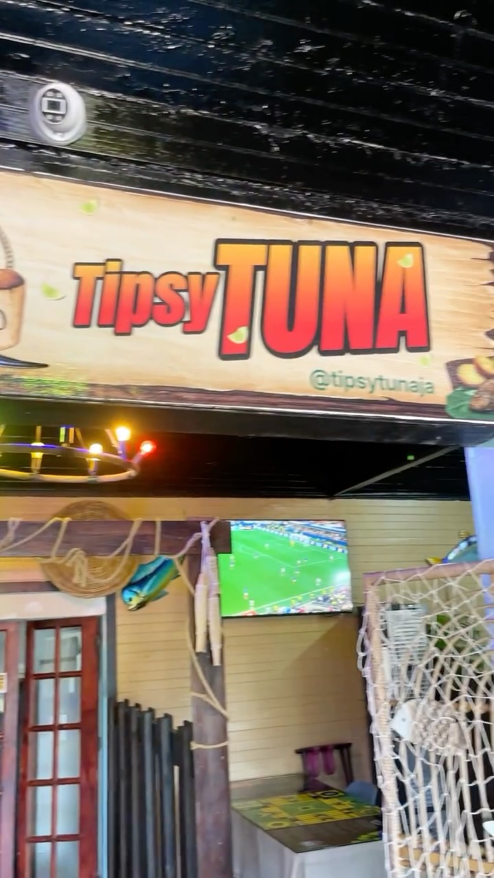 Tipsy Tuna Seafood & Grill: clear shot of restaurant signage