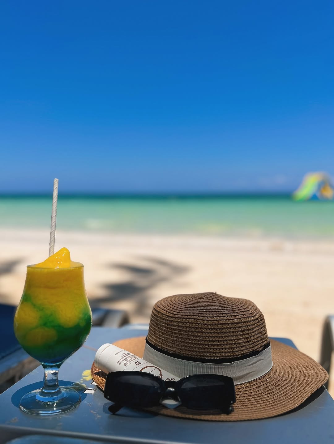 Ultra Beach Club: attractive, high-quality beach bar atmosphere