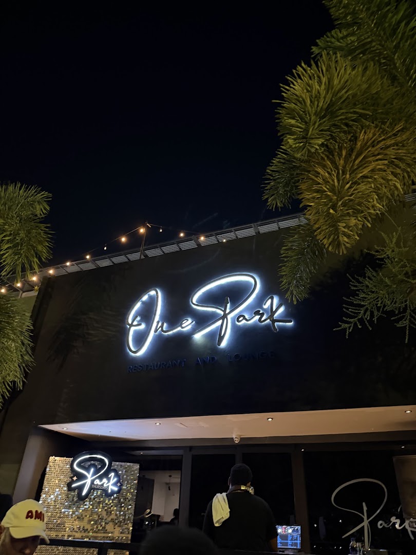 One Park Restaurant & Lounge: attractive night shot of exterior