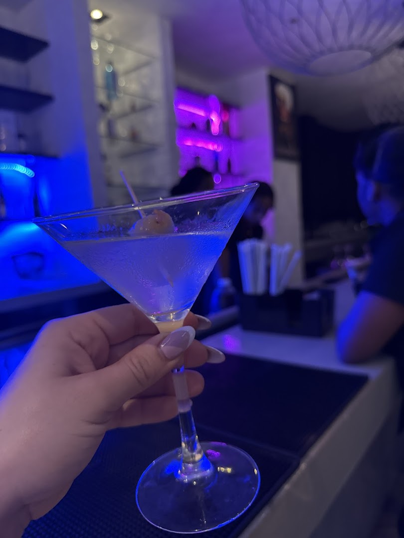 One Park Restaurant & Lounge: appealing cocktail shot showing atmosphere