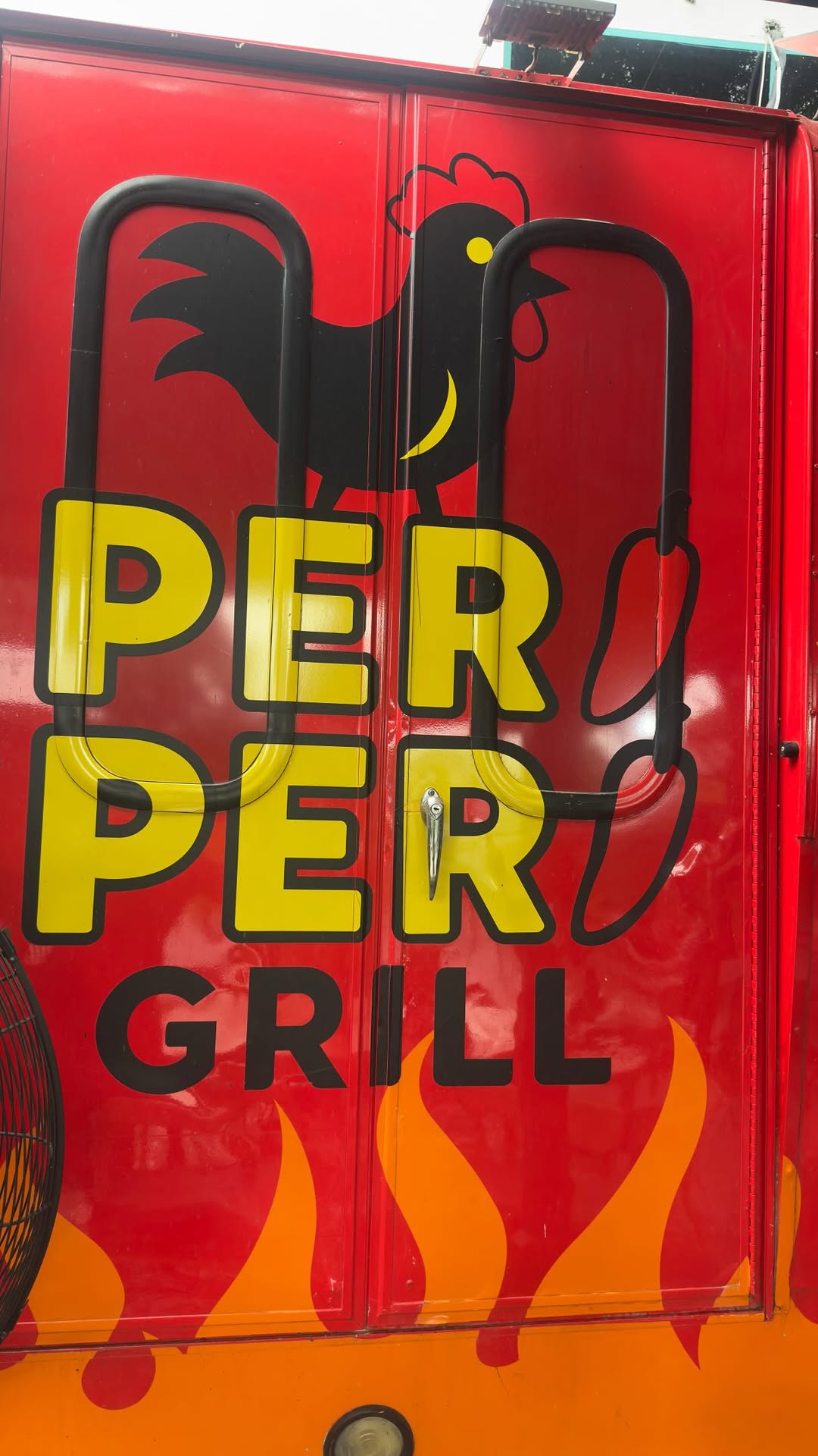 Peri Peri Grill: clear branding of the restaurant