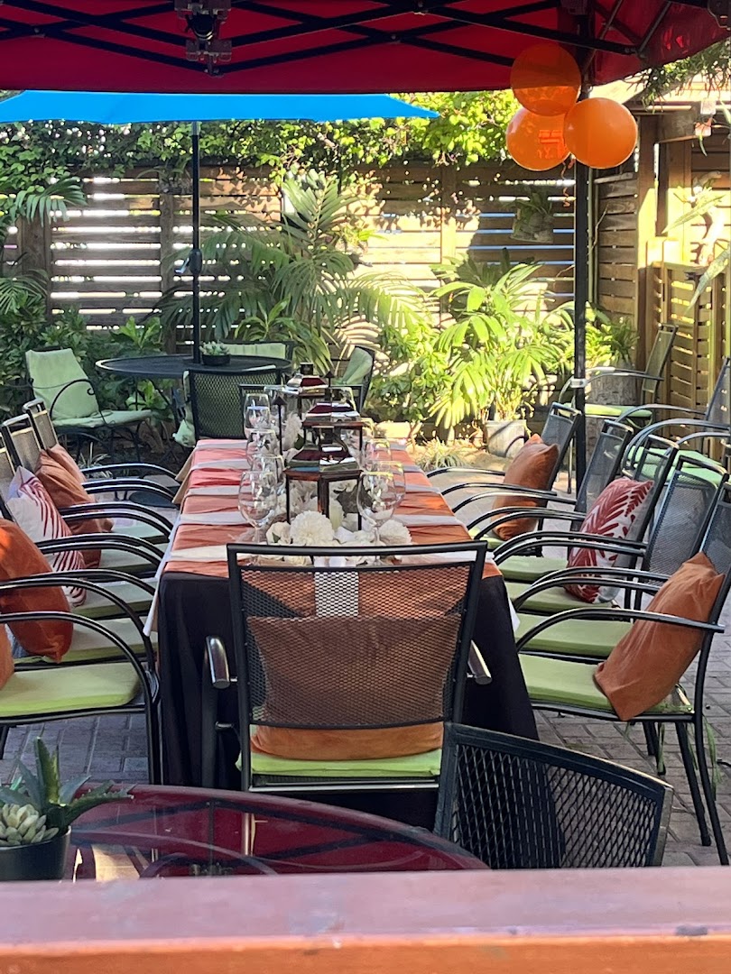 The Coppers: inviting outdoor dining atmosphere