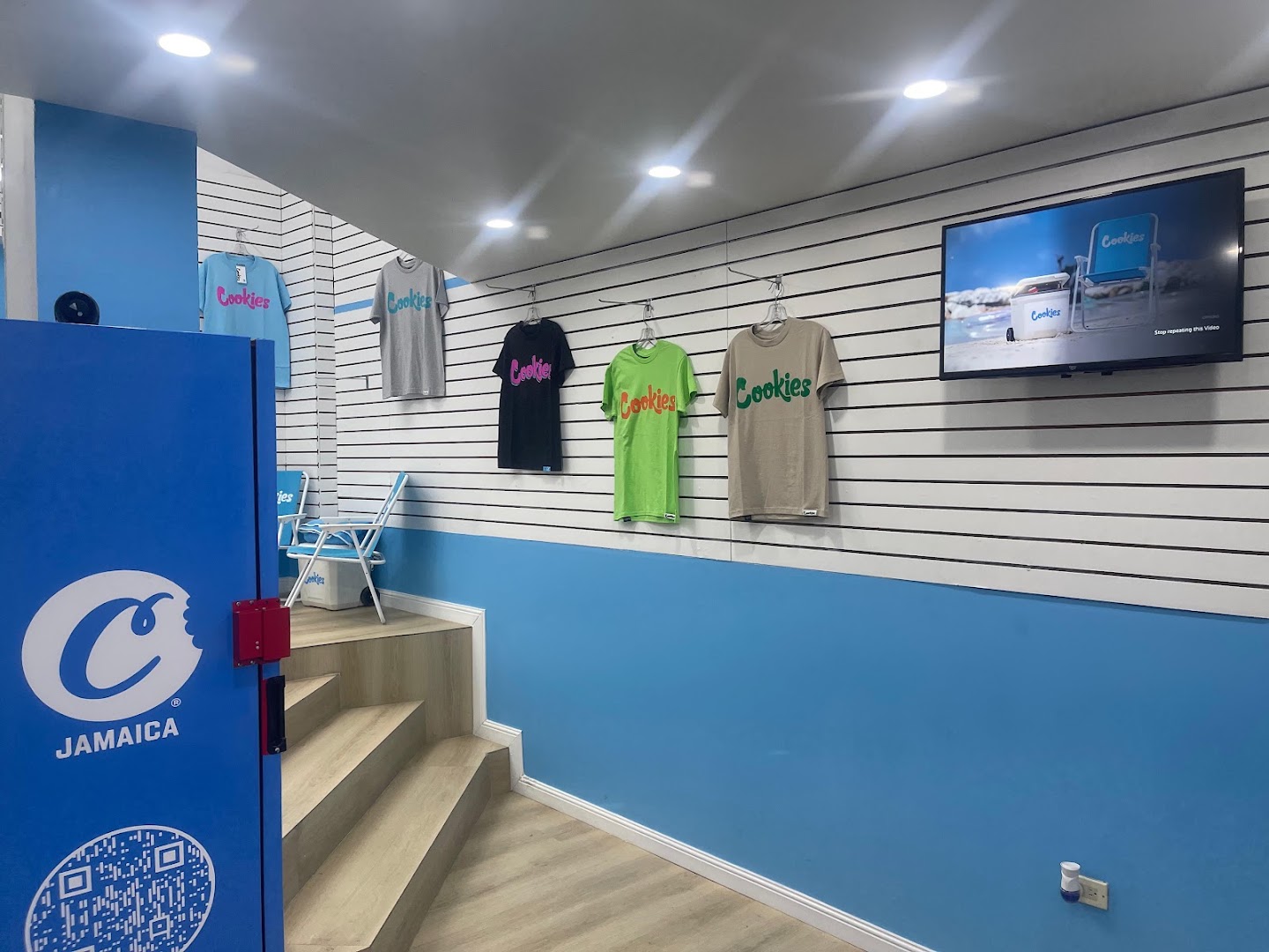 Cookies Jamaica: clear photo of shop interior