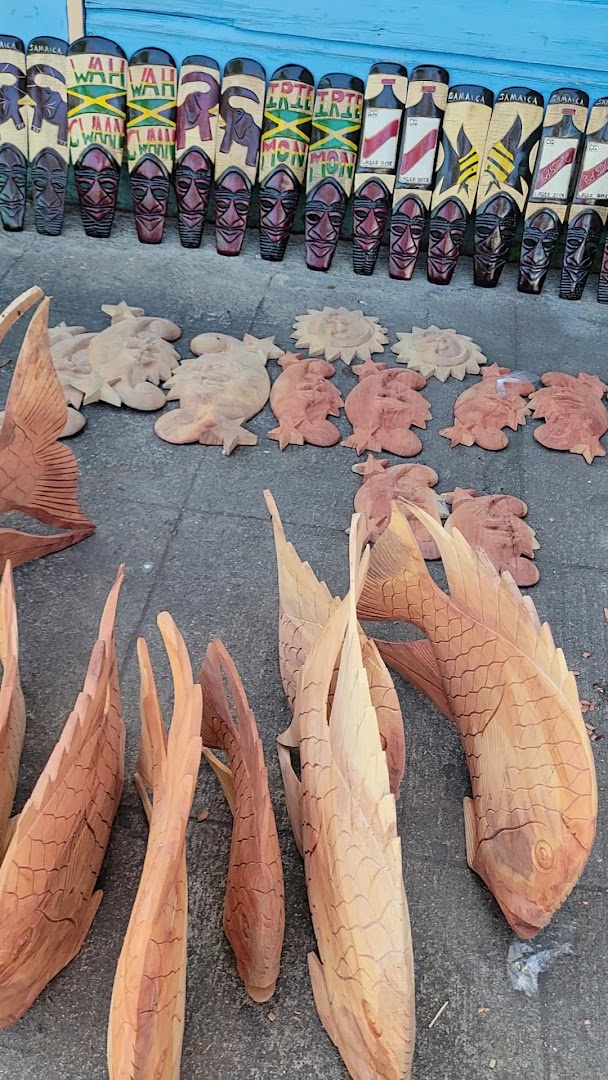 Harbour Street Craft and Cultural Village: shop products and crafts