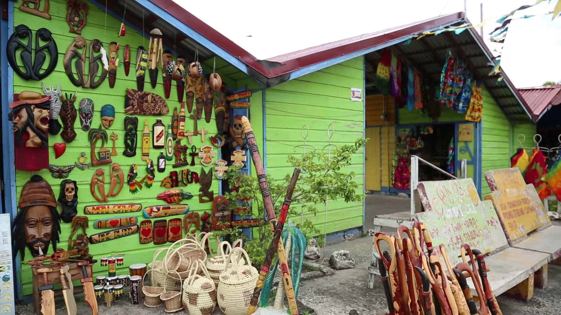 Harbour Street Craft and Cultural Village: shop products and storefront