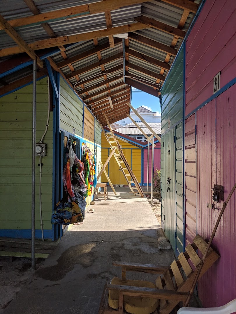 Harbour Street Craft and Cultural Village: shop exterior and atmosphere