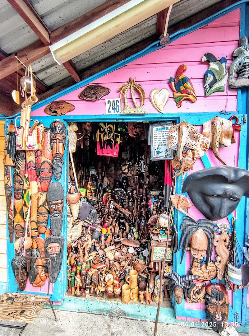 Harbour Street Craft and Cultural Village: shop products and storefront