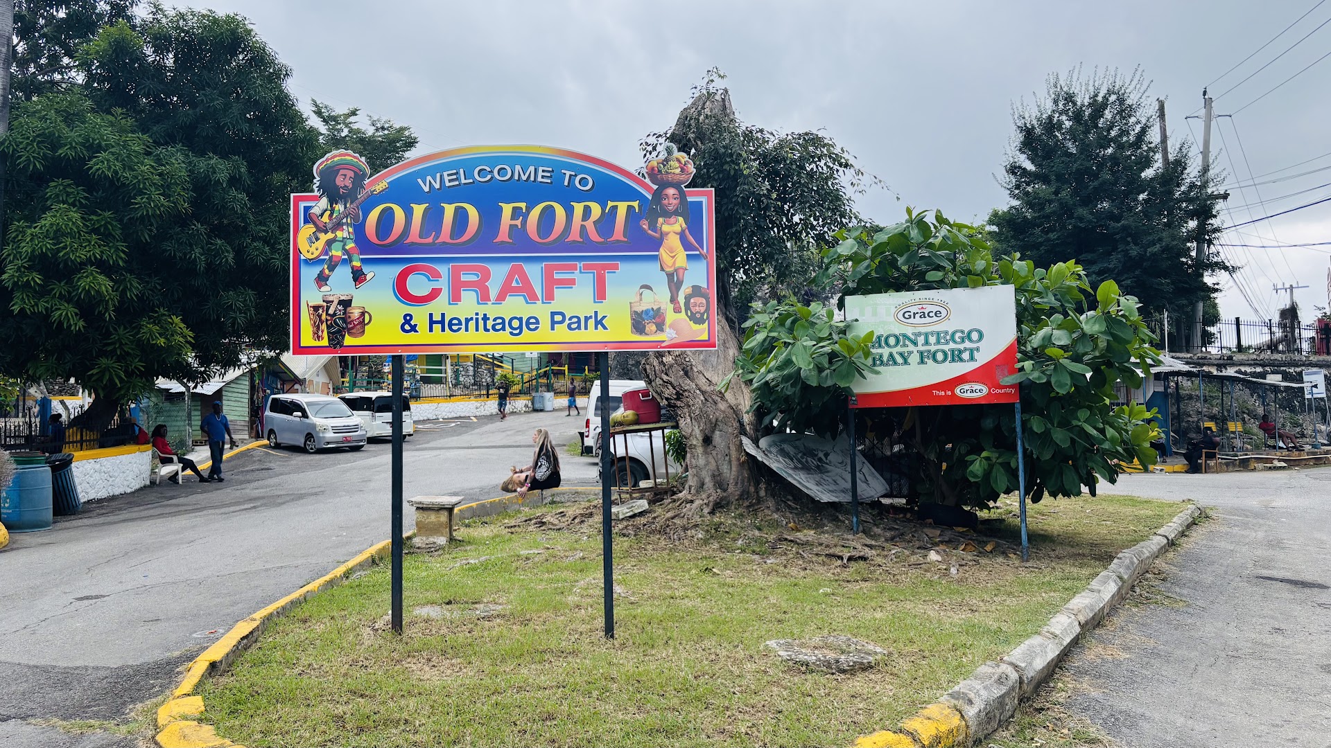Old Fort Craft Market: clear signage identifies the venue