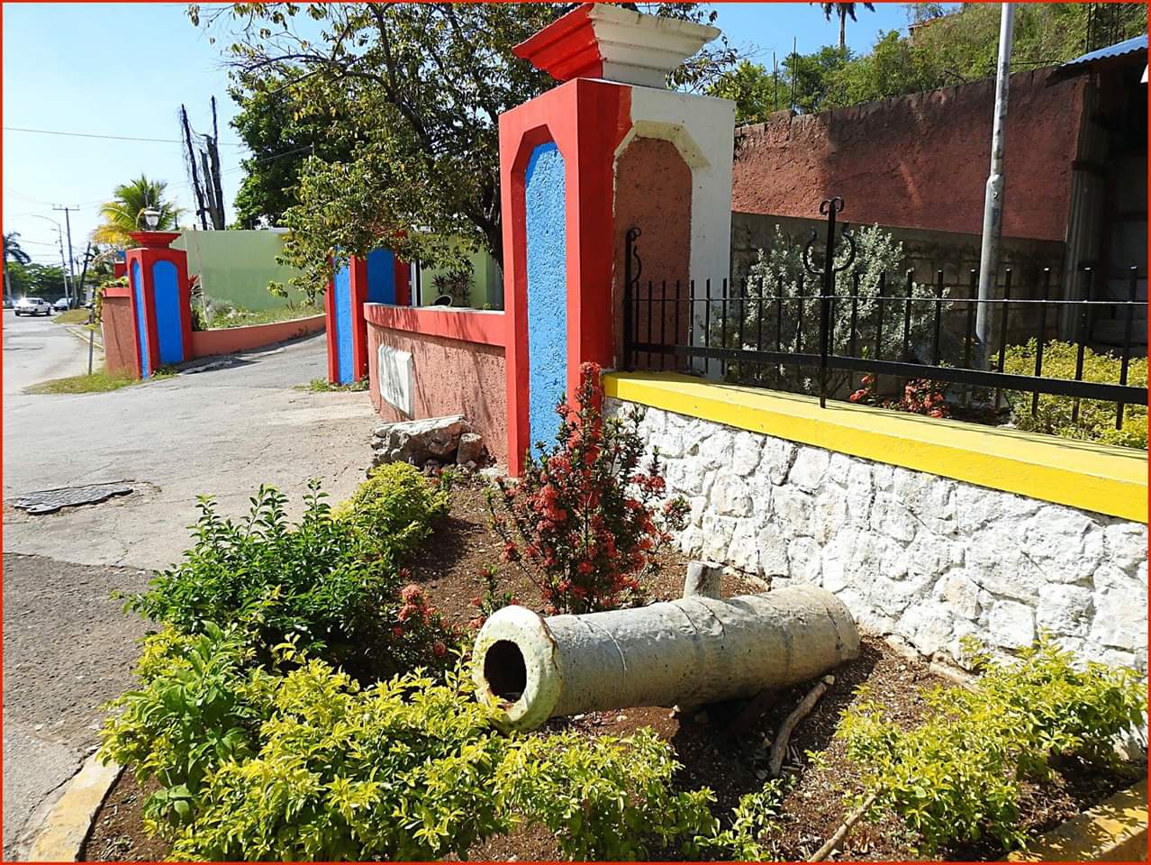 Old Fort Craft Market: clear photo of venue exterior