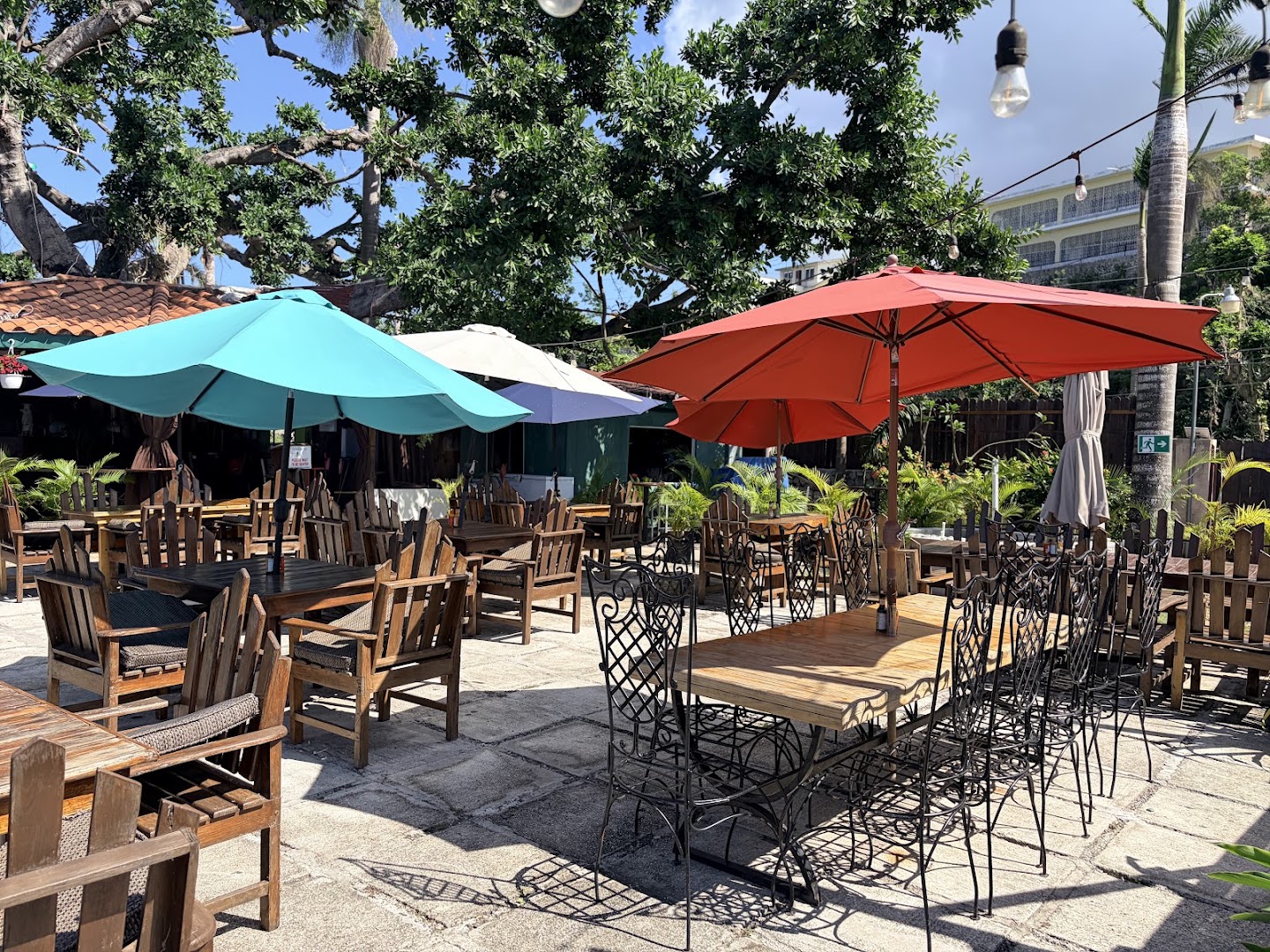 Peppa's Cool Spot: inviting outdoor restaurant seating area