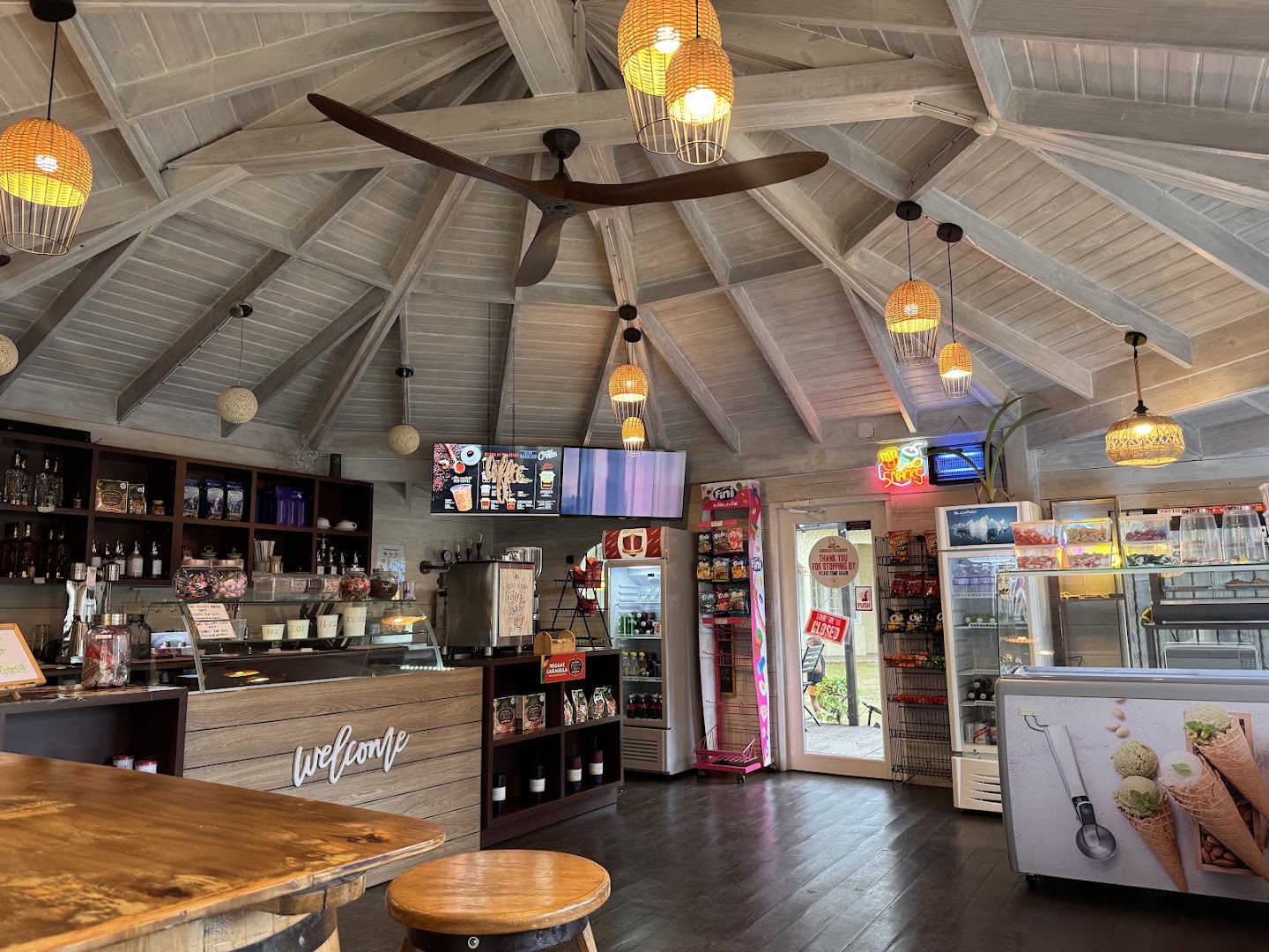 Rum N Raisin: clear, inviting interior atmosphere