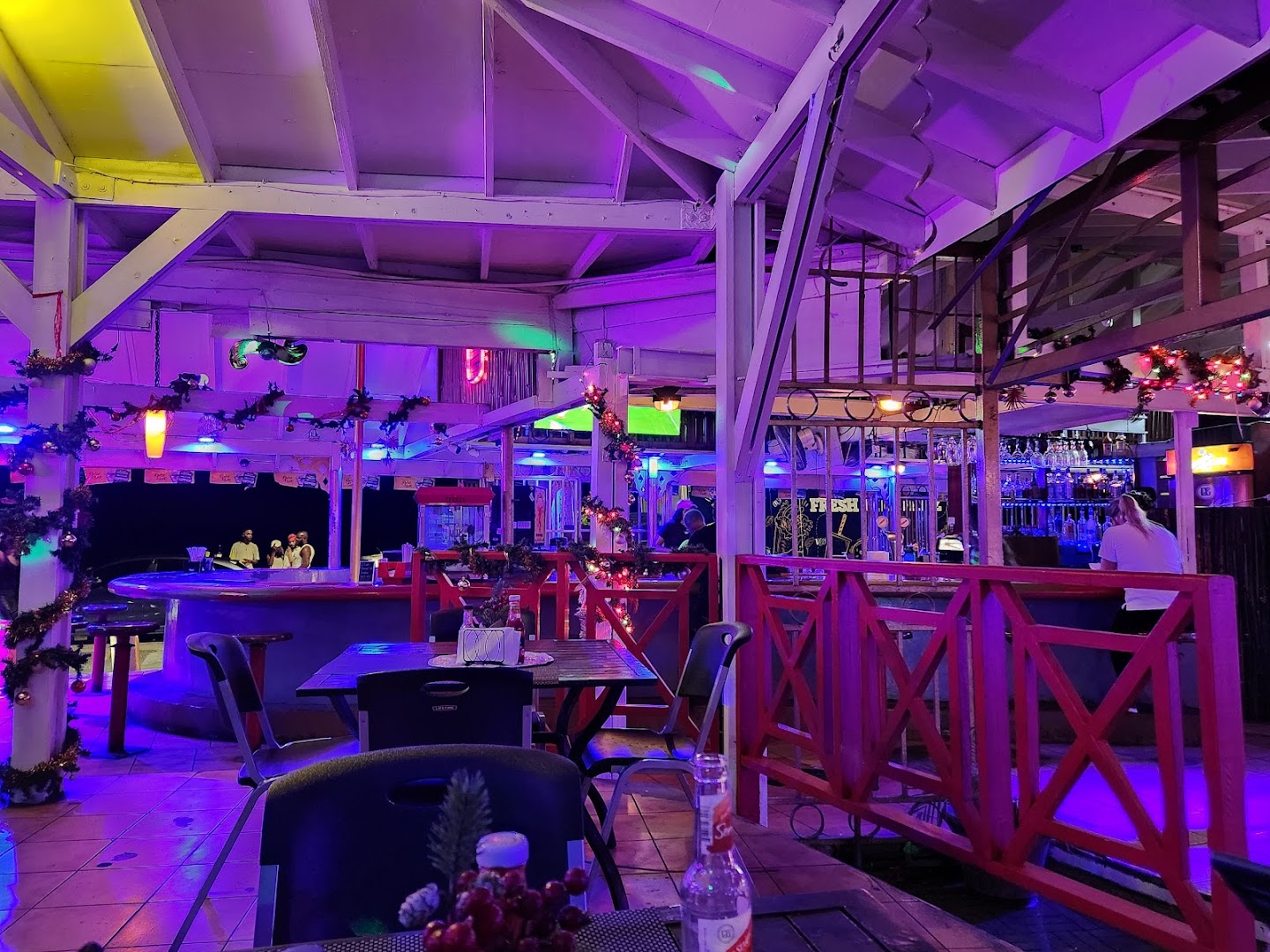 Wingz & Tingz: venue atmosphere and interior