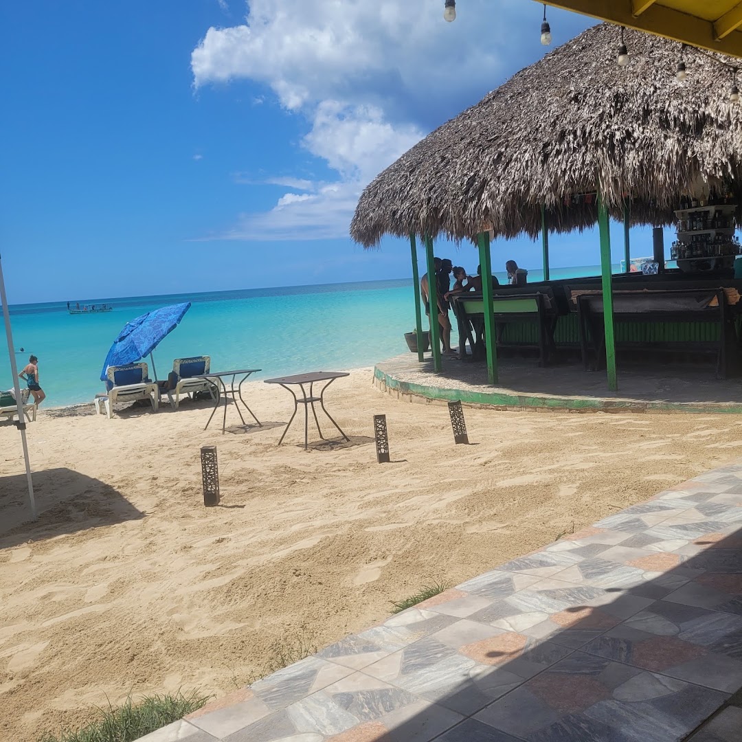 Bourbon Beach: venue atmosphere and beach