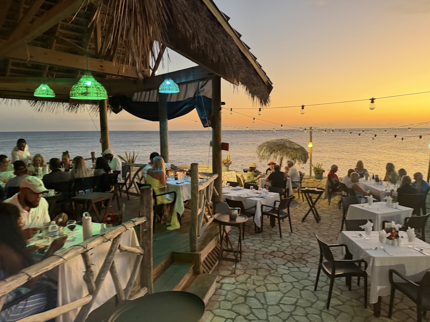 Ivan's Bar & Restaurant: beautiful atmosphere and scenic view