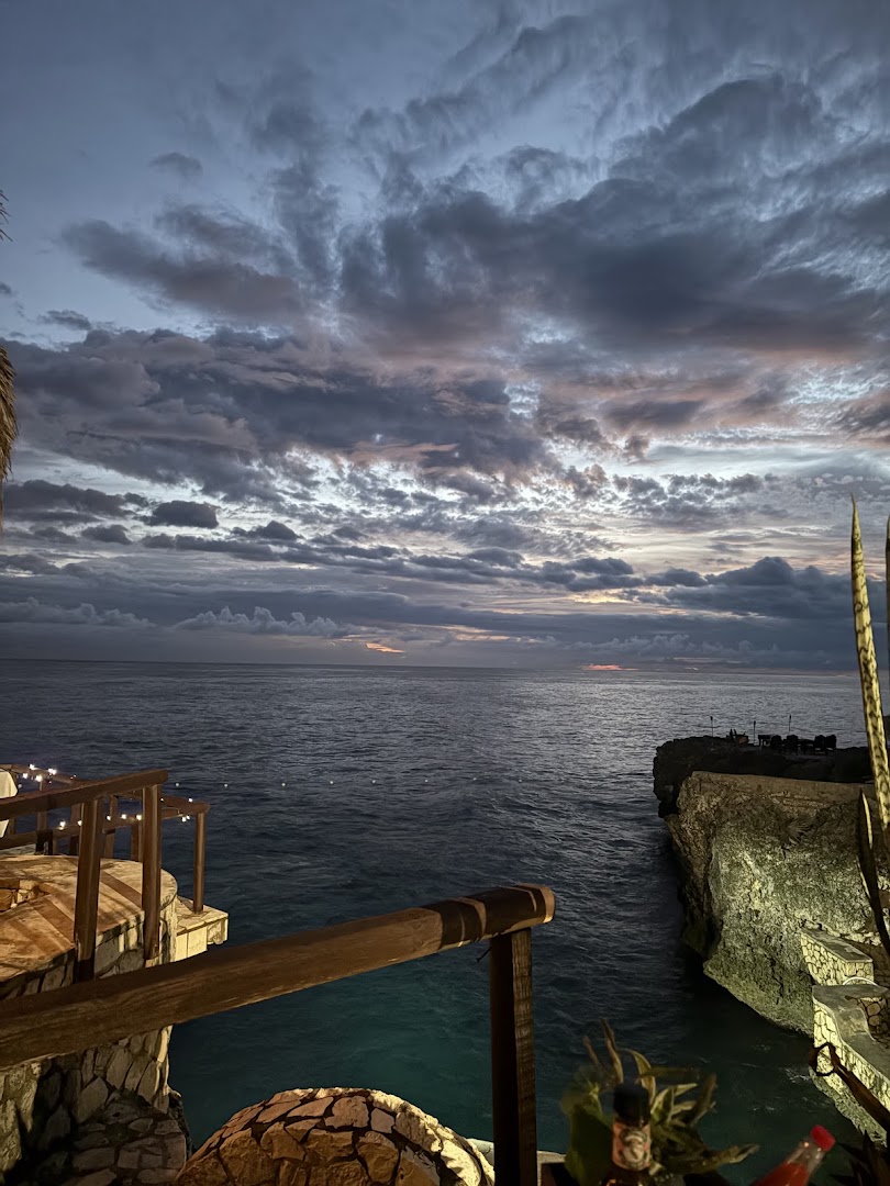 Ivan's Bar & Restaurant: beautiful atmospheric venue view