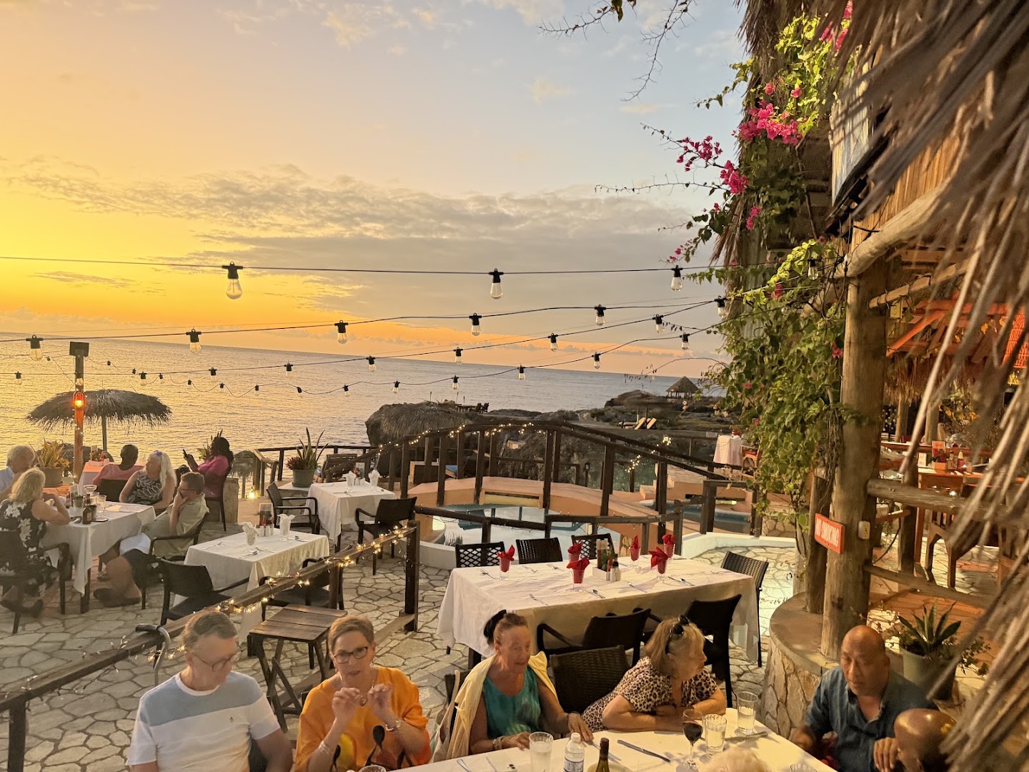 Ivan's Bar & Restaurant: beautiful atmosphere and scenic view