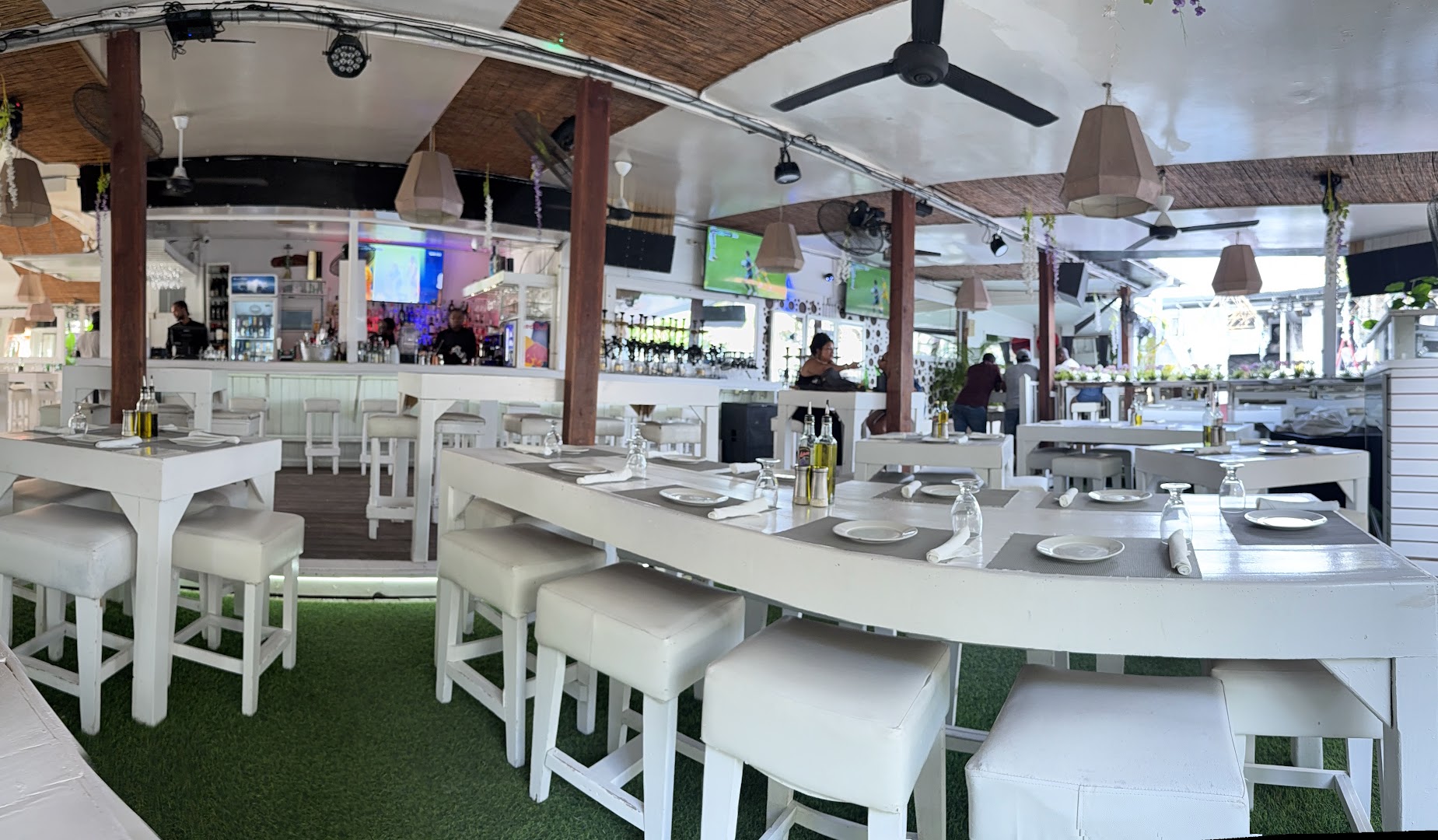 Kenny's Italian Cafe: clear, inviting restaurant interior shot