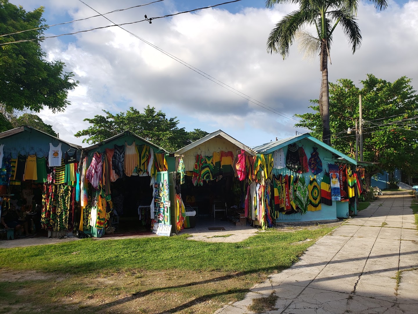 Negril Craft Market: clear view of shop storefront