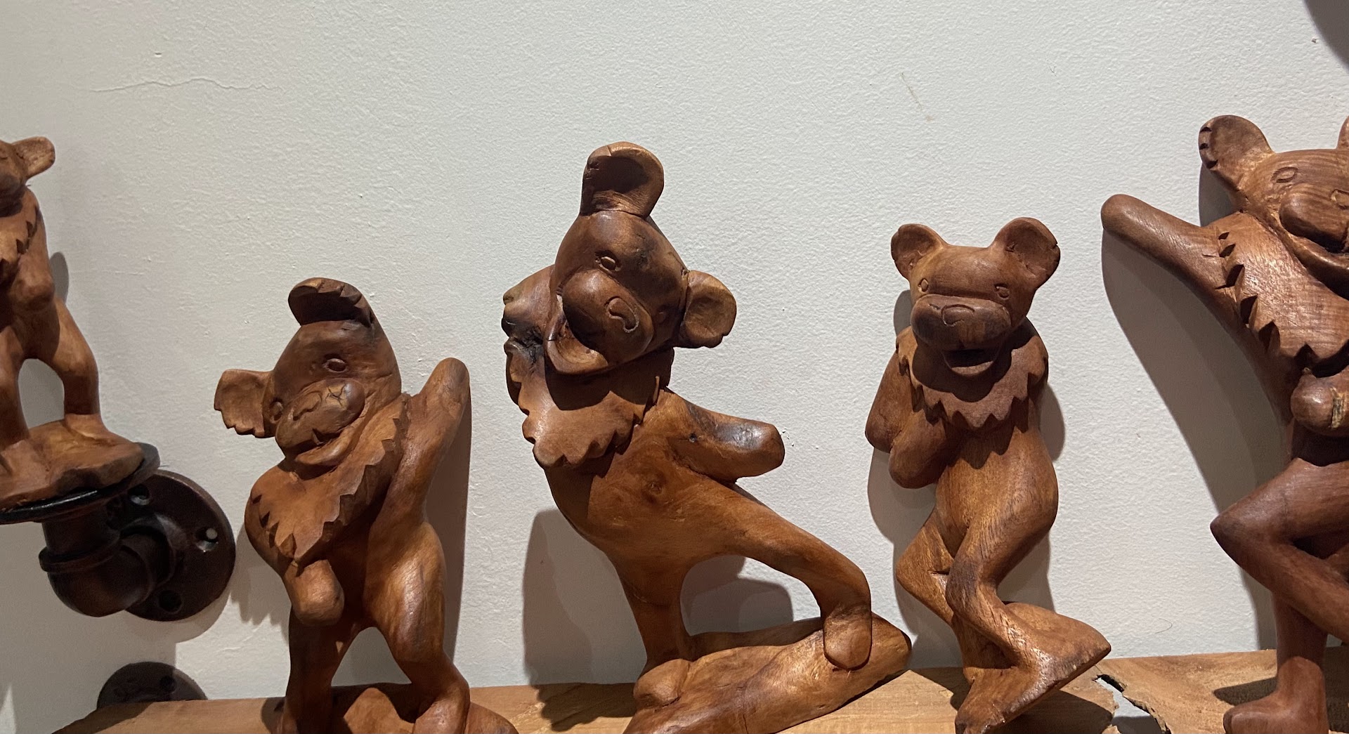 Octavius Art: clear photo of gallery collection