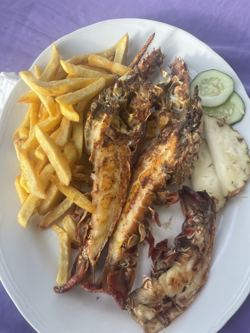 Quality's Seabreeze Restaurant and Bar: appetizing photo of served food